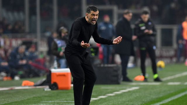 Sérgio Conceição a dar indicações aos seus jogadores