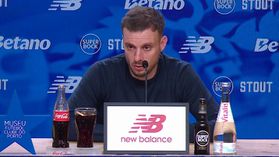 Martín Anselmi: «Tenho falado muito com o Fábio Vieira»