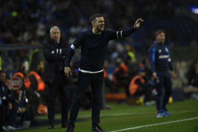 Martín Anselmi dá instruções aos jogadores do FC Porto