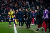 José Mourinho, treinador do Fenerbahçe, durante o jogo em casa do Galatasaray