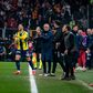 José Mourinho, treinador do Fenerbahçe, durante o jogo em casa do Galatasaray