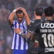 Gonçalo Borges é a imagem do desalento do FC Porto após o empate frente ao V. Guimarães