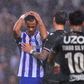 Gonçalo Borges é a imagem do desalento do FC Porto após o empate frente ao V. Guimarães