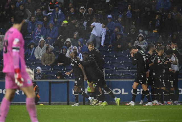 FC Porto deixa fugir vitória perto do fim e não aproveita deslize do Sporting