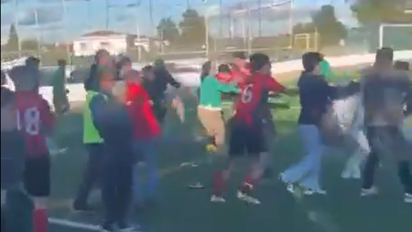 Violentas agressões num jogo de sub-18 em Campo Maior (vídeo)