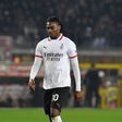 Rafael Leão em campo com a camisola do Milan