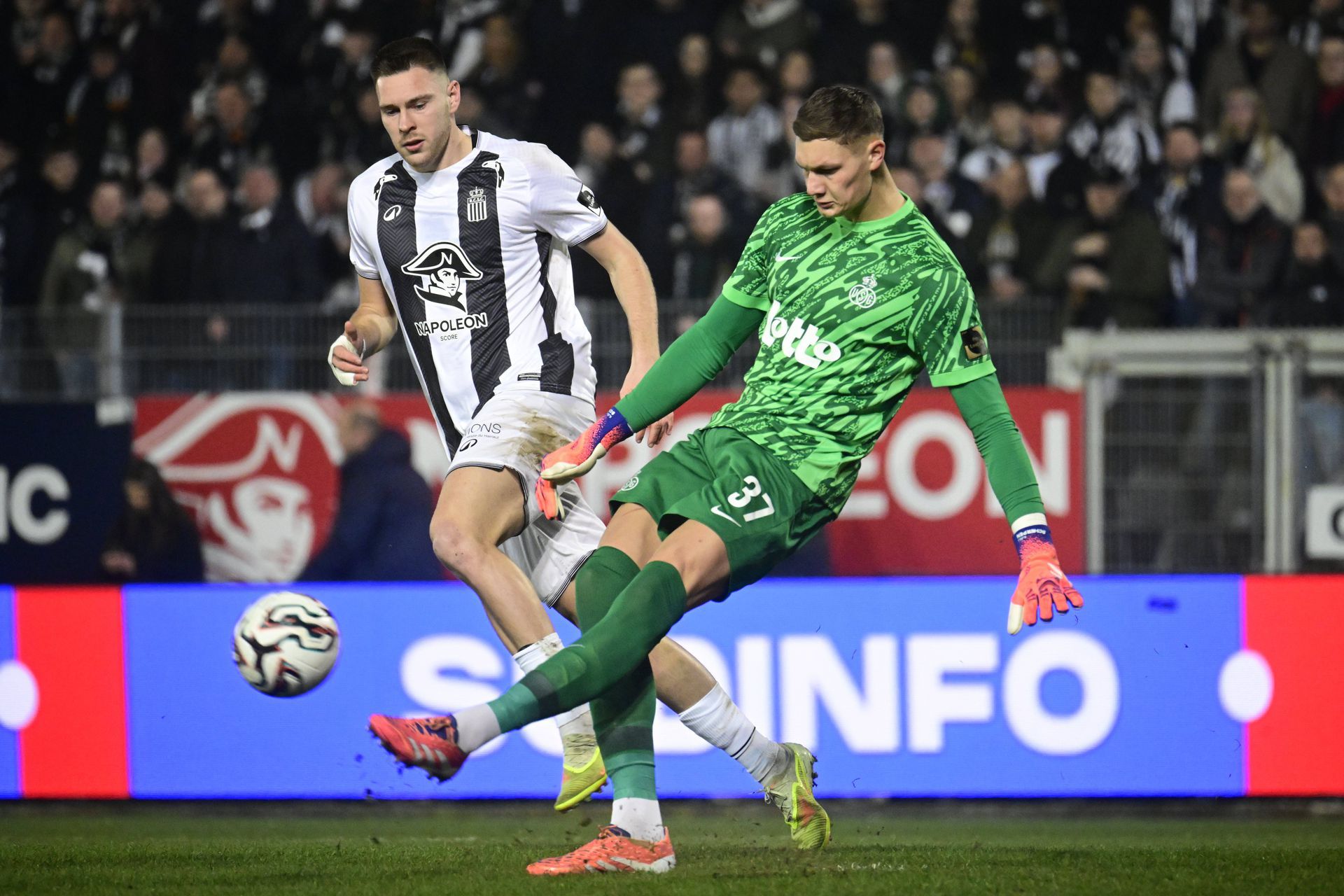 8.º - Kjell Scherpen, Saint-Gilloise (10 jogos/11 sem sofrer golos)