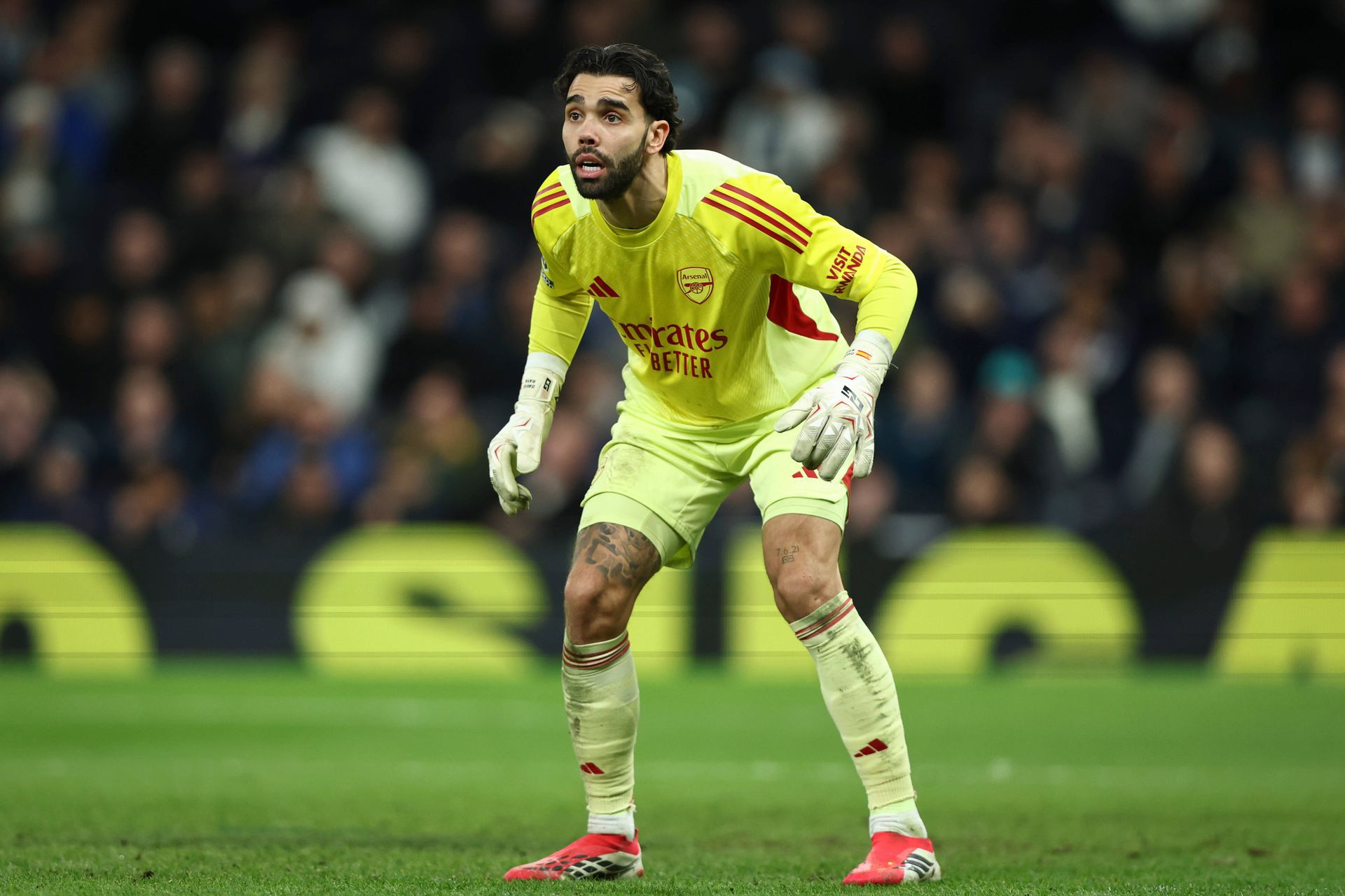 5.º - David Raya, Arsenal (28 jogos/13 sem sofrer golos)