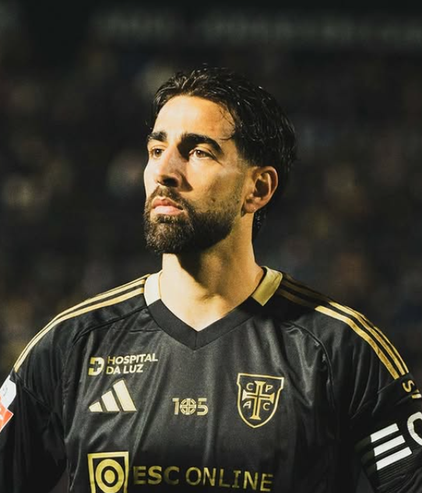 João Goulart com a braçadeira de capitão (Foto Instagram/Casa Pia)