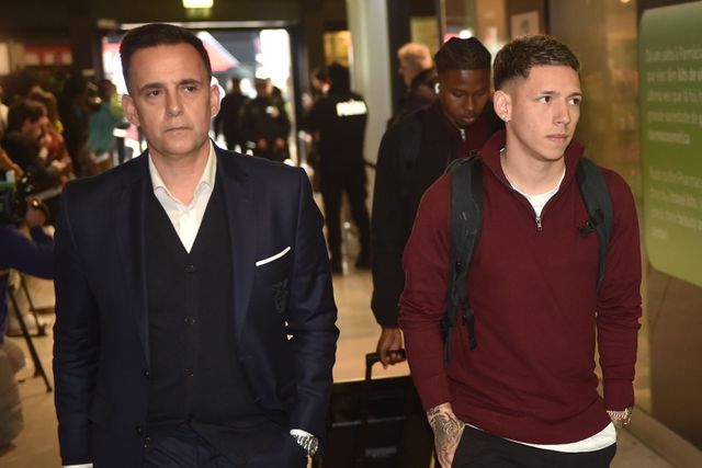 Prestianni aplaudido na partida para Madrid