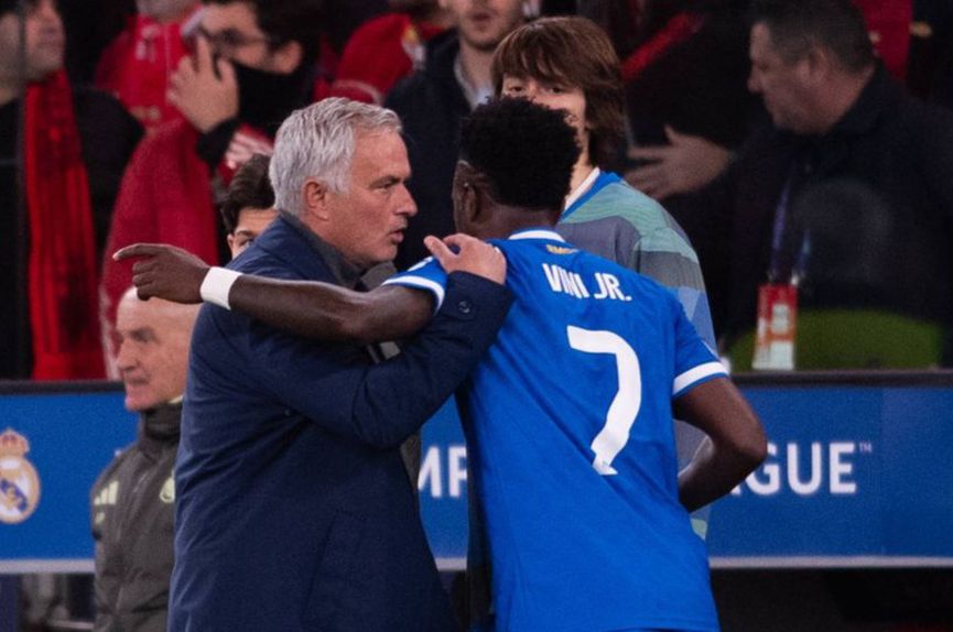 José Mourinho e Vinícius Jr. durante o Benfica-Real Madrid - Foto: IMAGO