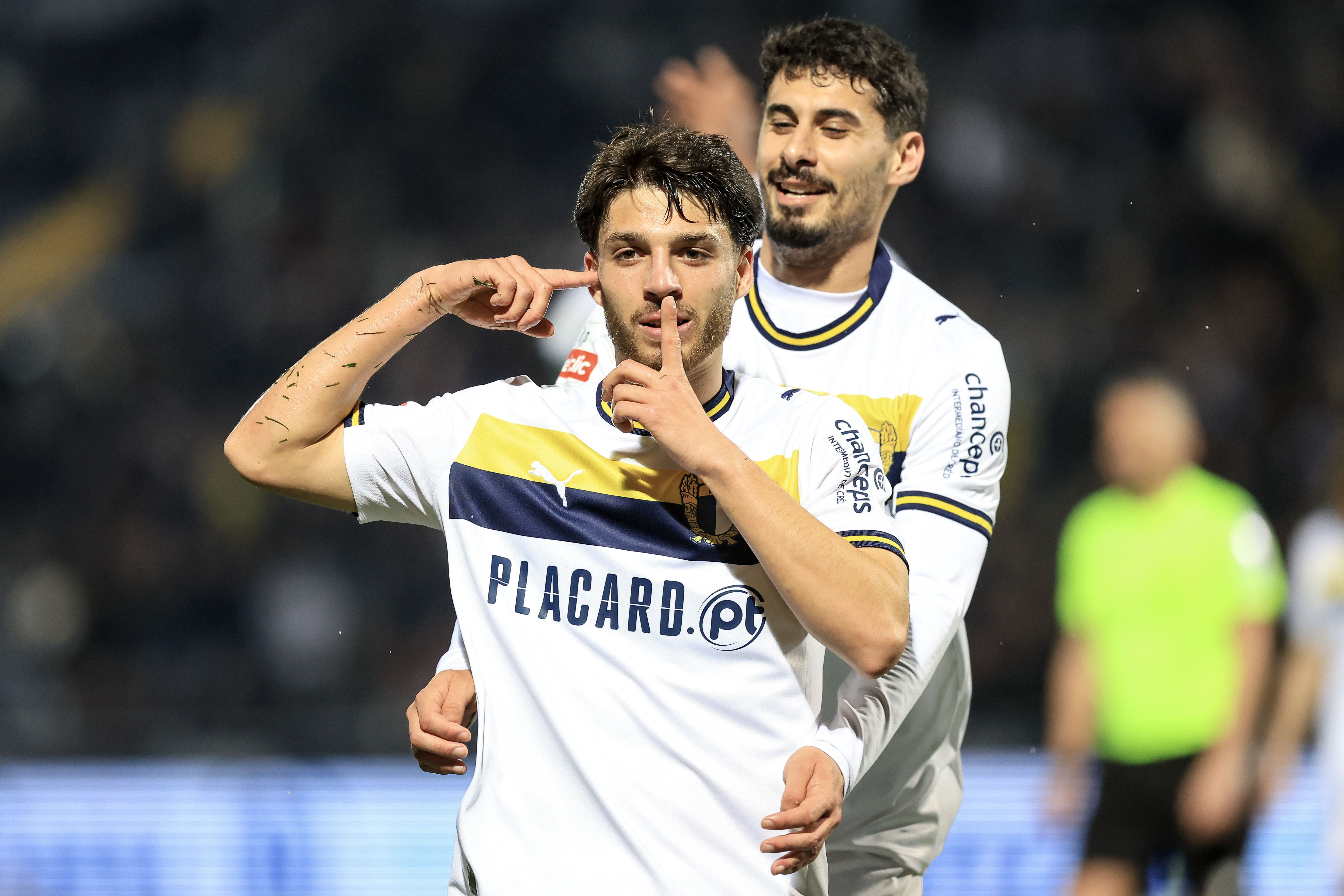 Camisola 14 vive dias felizes em Vila Nova - Foto: José Coelho/LUSA