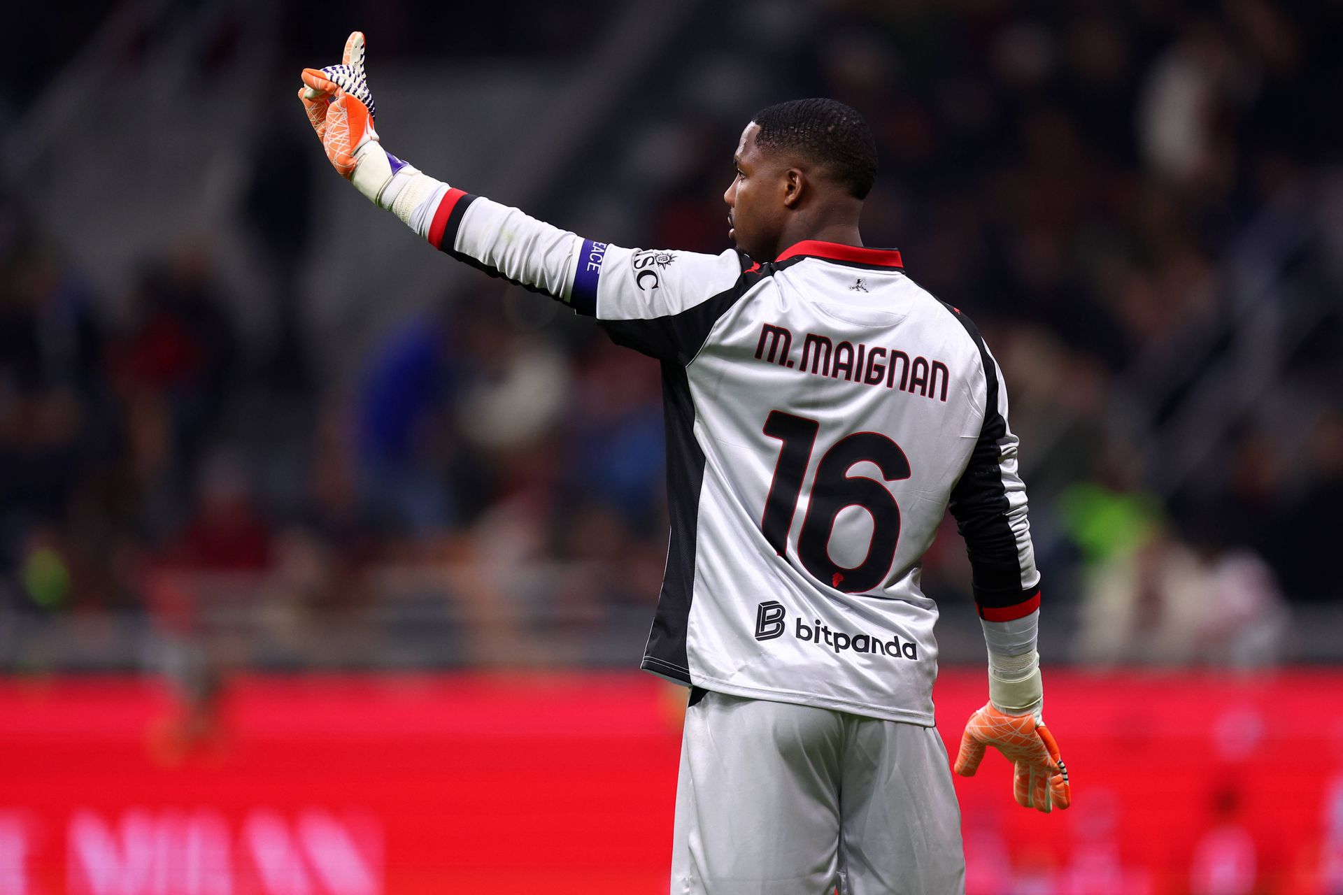 17.º - Mike Maignan, Milan (25 jogos/10 sem sofrer golos)