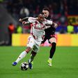 Gelson Martins nunca conseguiu ultrapassar a bem organizada defesa do Leverkusen - FOTO: IMAGO
