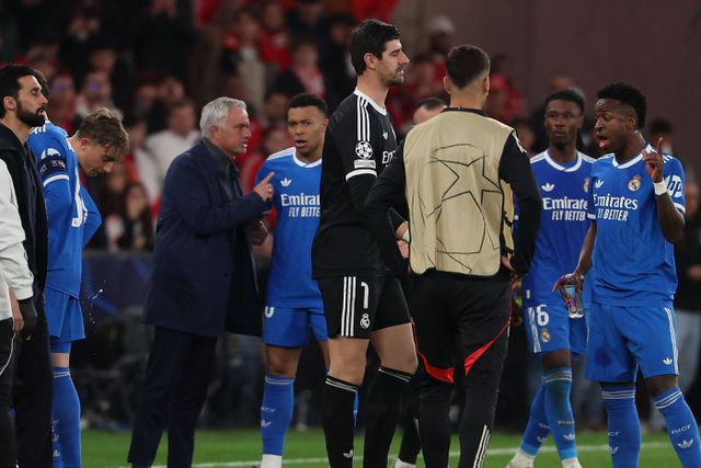 Courtois durante jogo com Benfica na Luz