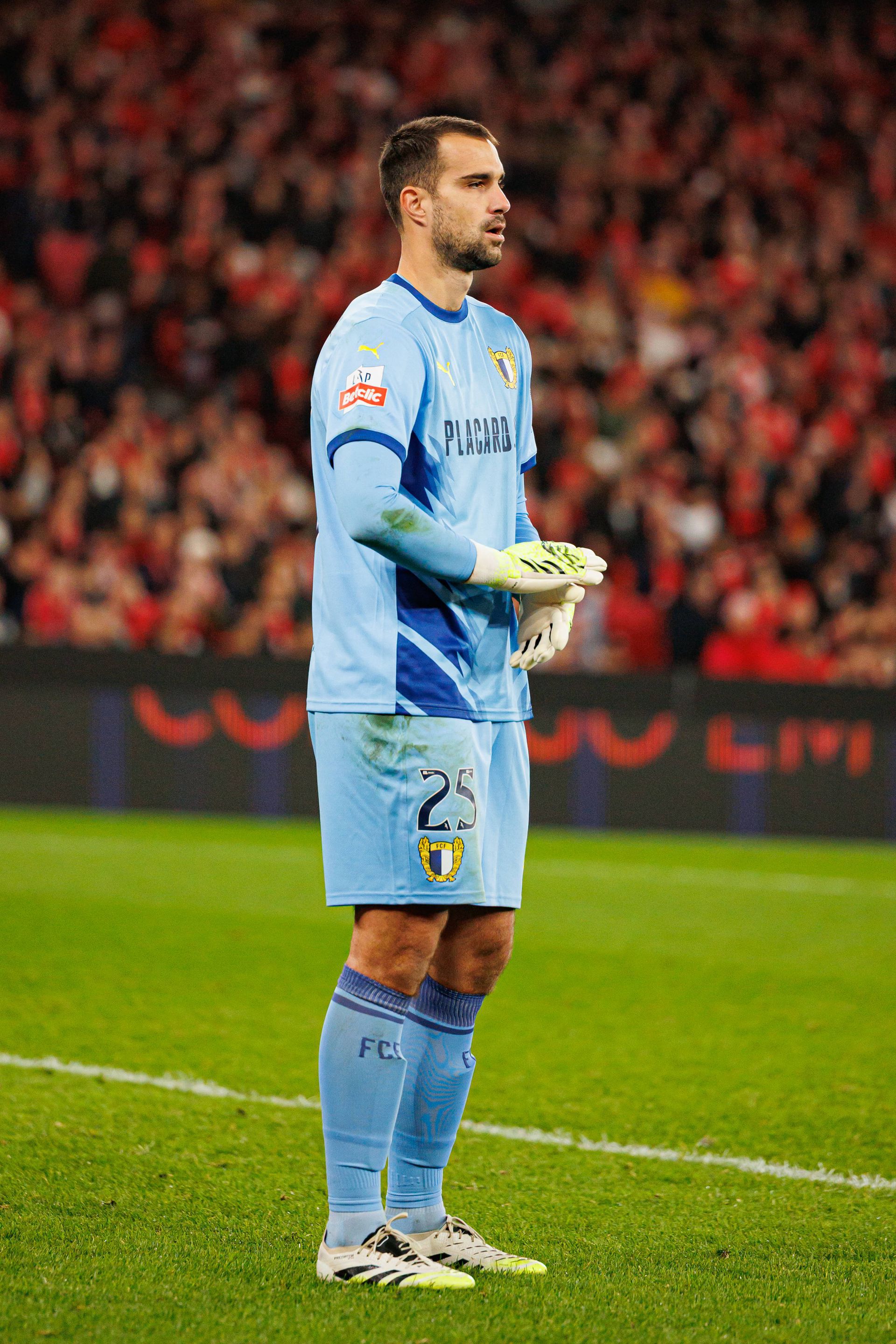 11.º - Lazar Carevic, Famalicão (23 jogos/11 sem sofrer golos)