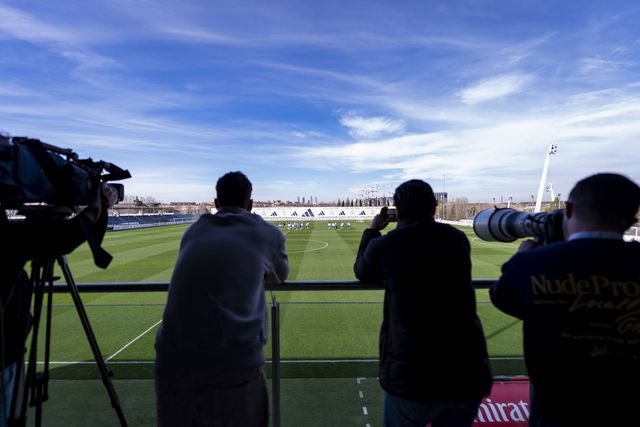 Jornalistas acompanham treino do Real Madrid
