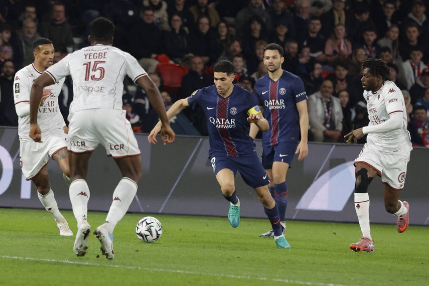 Achraf Hakimi é um dos capitães do PSG