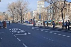 Gritos por Mourinho e Prestianni à vista: a chegada do Benfica ao hotel em Madrid