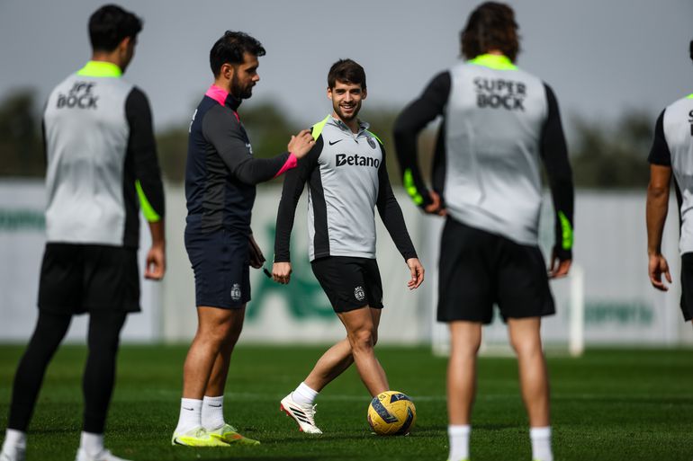 Fernando Morato na explicação de exercício - Foto: Sporting CP