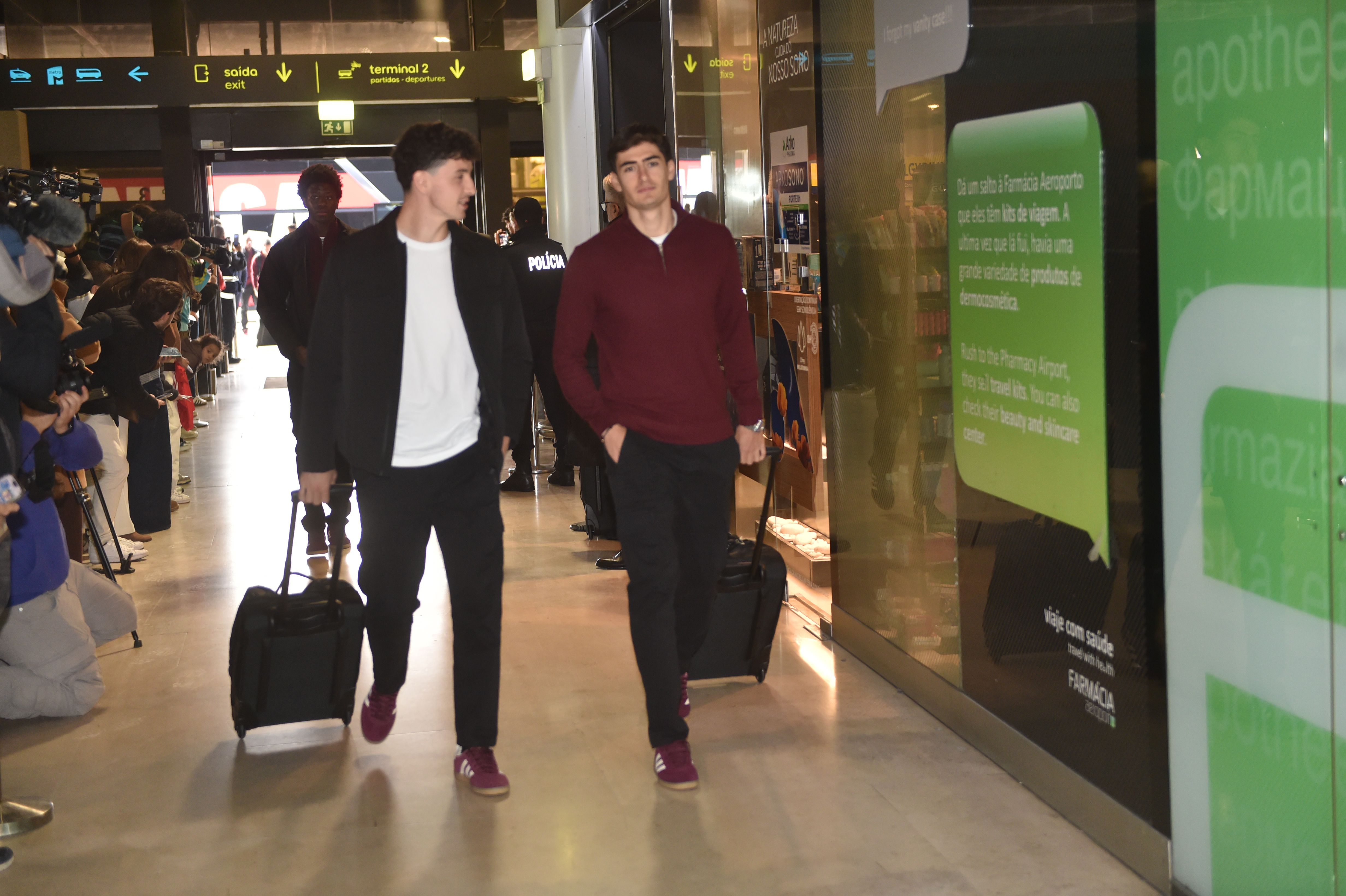 Dois Silvas, Manu e António, à conversa - Foto: Miguel Nunes