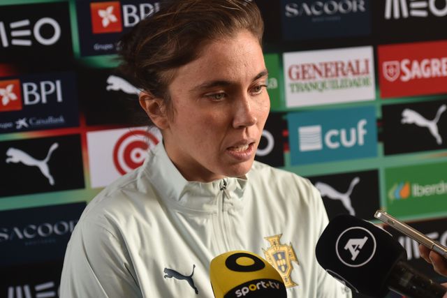 Pauleta a falar com os jornalistas na Cidade do Futebol e A BOLA - Foto: Miguel Nunes