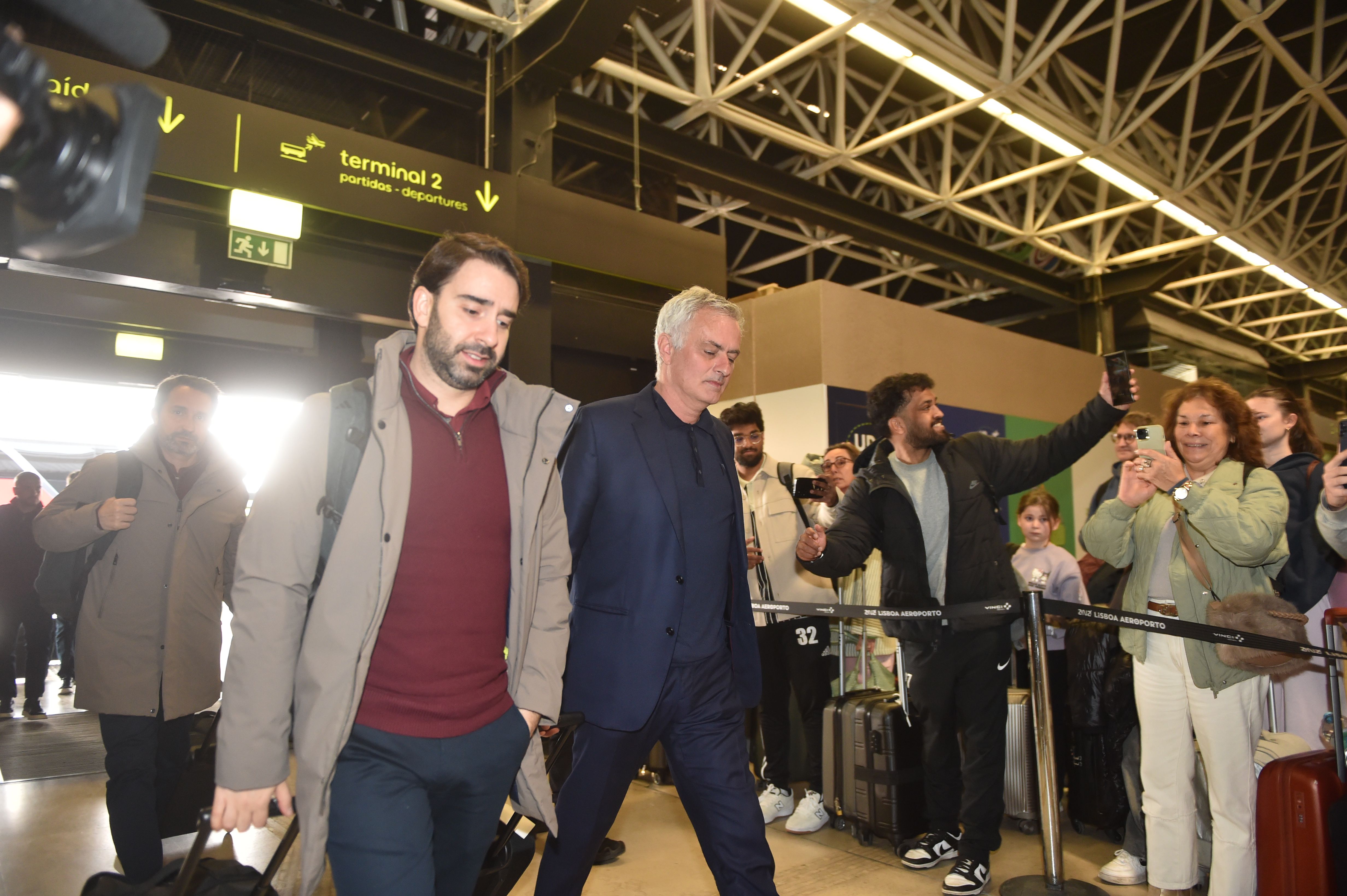 José Mourinho foi solicitado pelos adeptos - Foto: Miguel Nunes