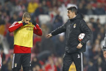 Só Bruno Lage sabe em que Benfica se vai meter