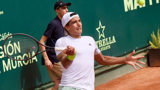 Henrique Rocha cai em Roland Garros após quase três horas