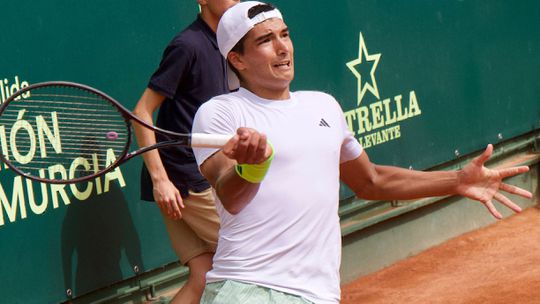 Henrique Rocha cai em Roland Garros após quase três horas