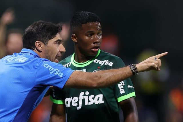Endrick compara-se a Cristiano Ronaldo e revela mensagem de Abel Ferreira