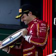 Carlos Sainz aproveita desistência de Verstappen para vencer na Austrália