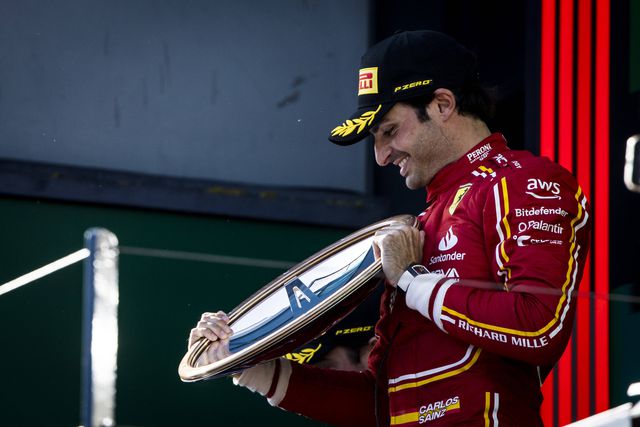 Carlos Sainz aproveita desistência de Verstappen para vencer na Austrália