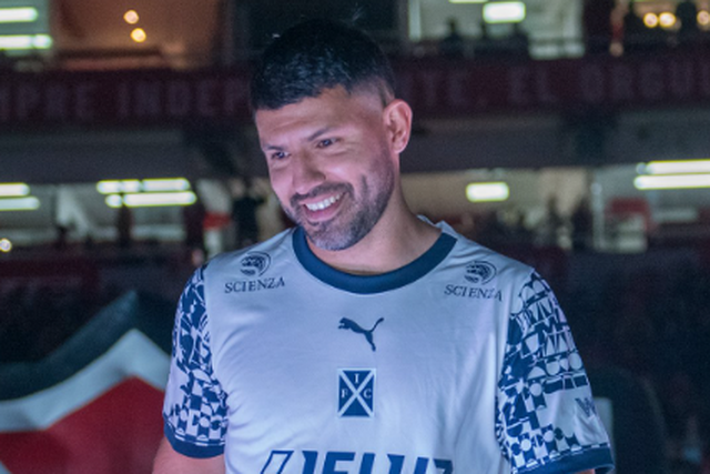 Regresso de Aguero aos relvados durou… 10 minutos