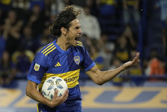 Vídeo: o presente de Cavani que o deixou em 'boxers'