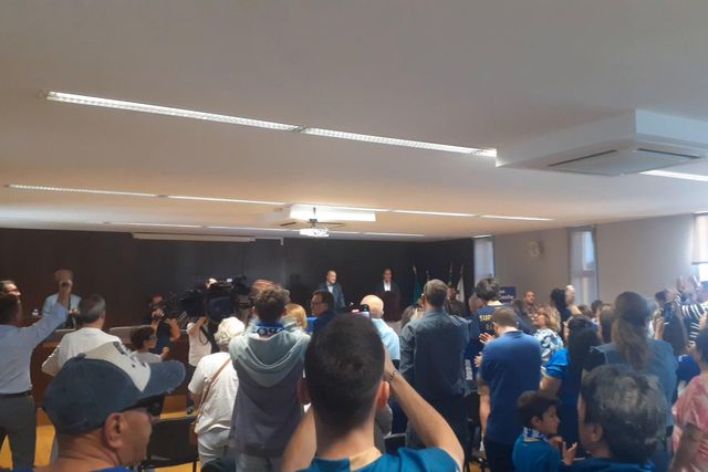 Portistas cantam para Pinto da Costa: «Dou graças a Deus por ter nascido dragão»