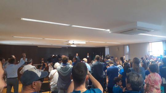 Portistas cantam para Pinto da Costa: «Dou graças a Deus por ter nascido dragão»