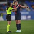 Alexia Putellas discute com a árbitra durante o 'El Clásico'
