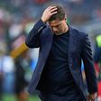 Mauricio Pochettino, selecionador dos Estados Unidos, pensativo com as mãos na cabeça