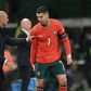 Roberto Martínez fala com Ronaldo durante o Portugal-Dinamarca, em Alvalade, que terminou com a vitória lusa por 5-2, após prolongamento