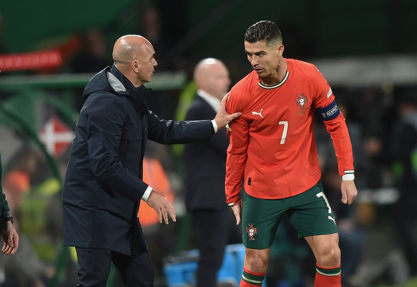 Roberto Martínez dá indicações a Cristiano Ronaldo durante o Portugal-Dinamarca (Foto: Miguel Nunes)