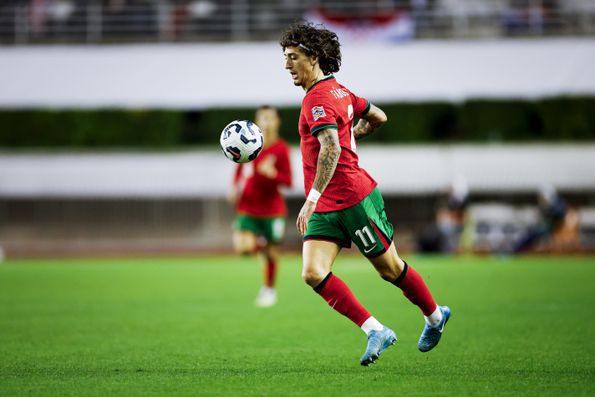 Fábio Silva já picou o ponto e está a colocar a cabeça em água à defensiva inglesa