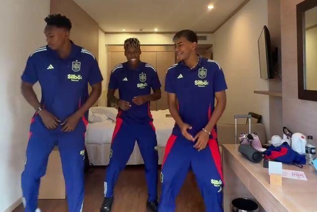 'Shake'! Como Samu, Yamal e Nico Williams celebraram vitória de Espanha
