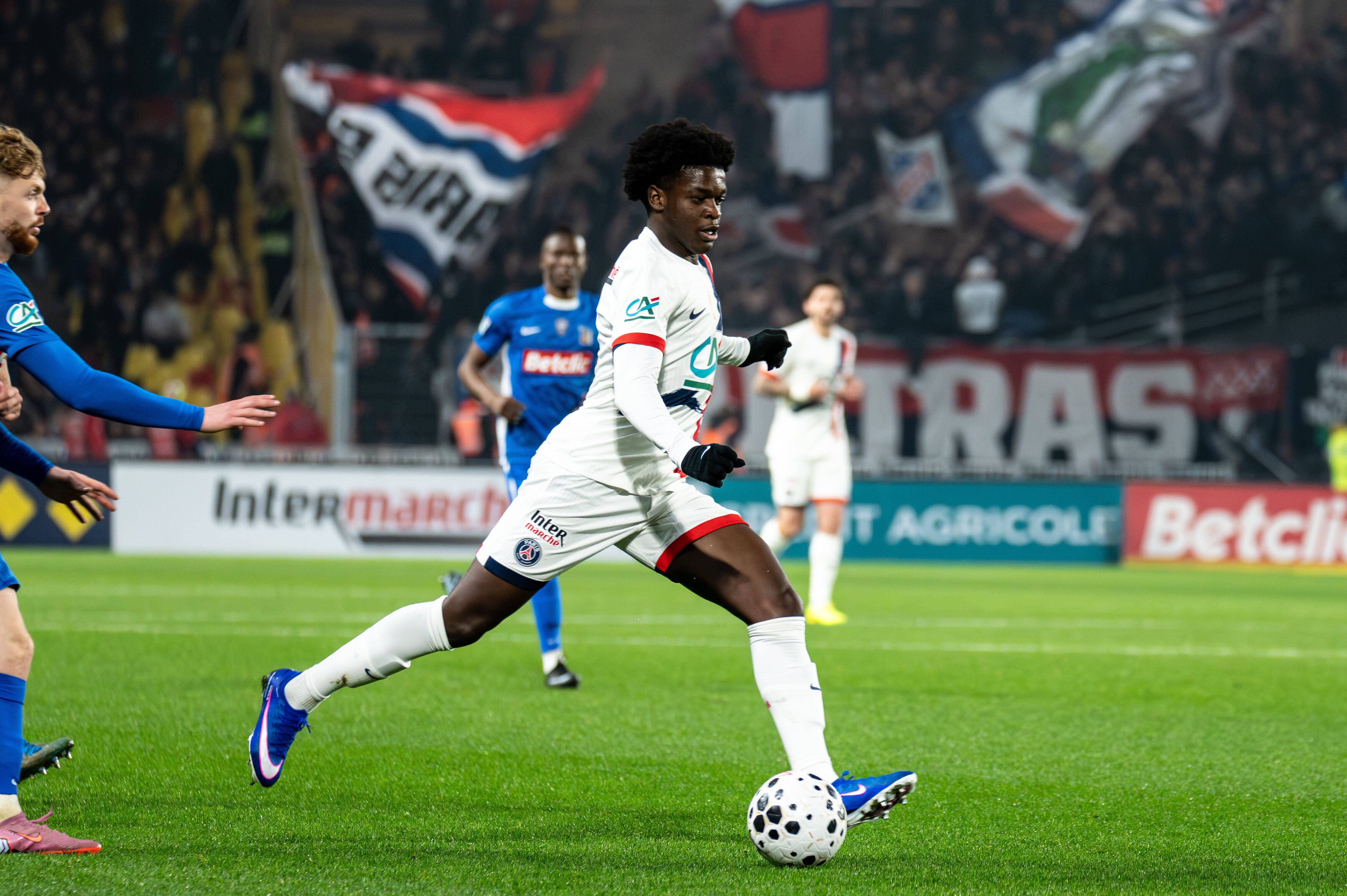 35 - Quentin Ndjantou (PSG) - Extremo de 18 anos