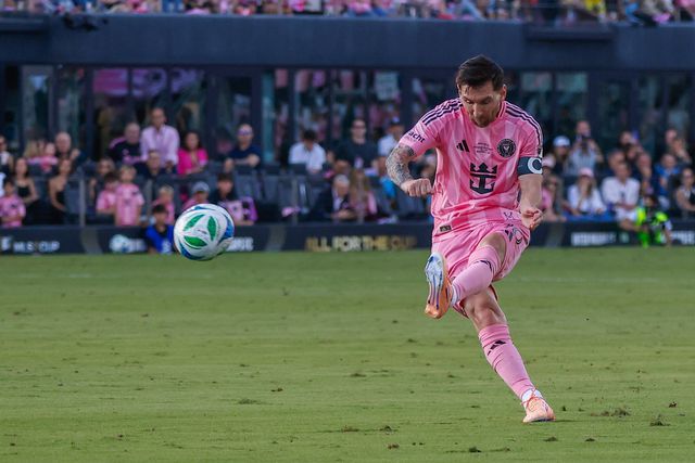 Messi persegue recorde histórico depois de deixar Pelé para trás