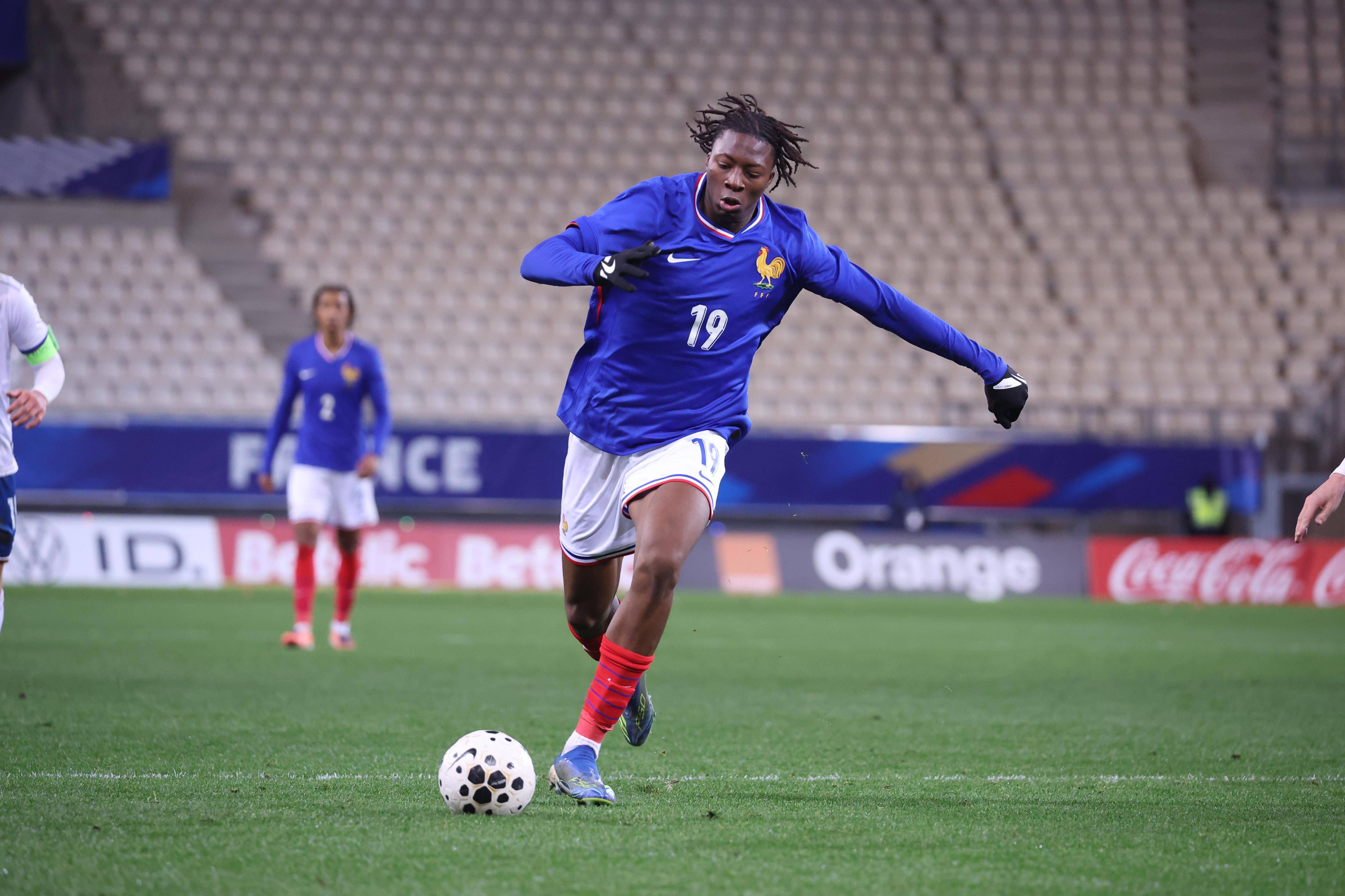 19 - Mohamed Kader Meité (Al Hilal) - Ponta de lança de 18 anos