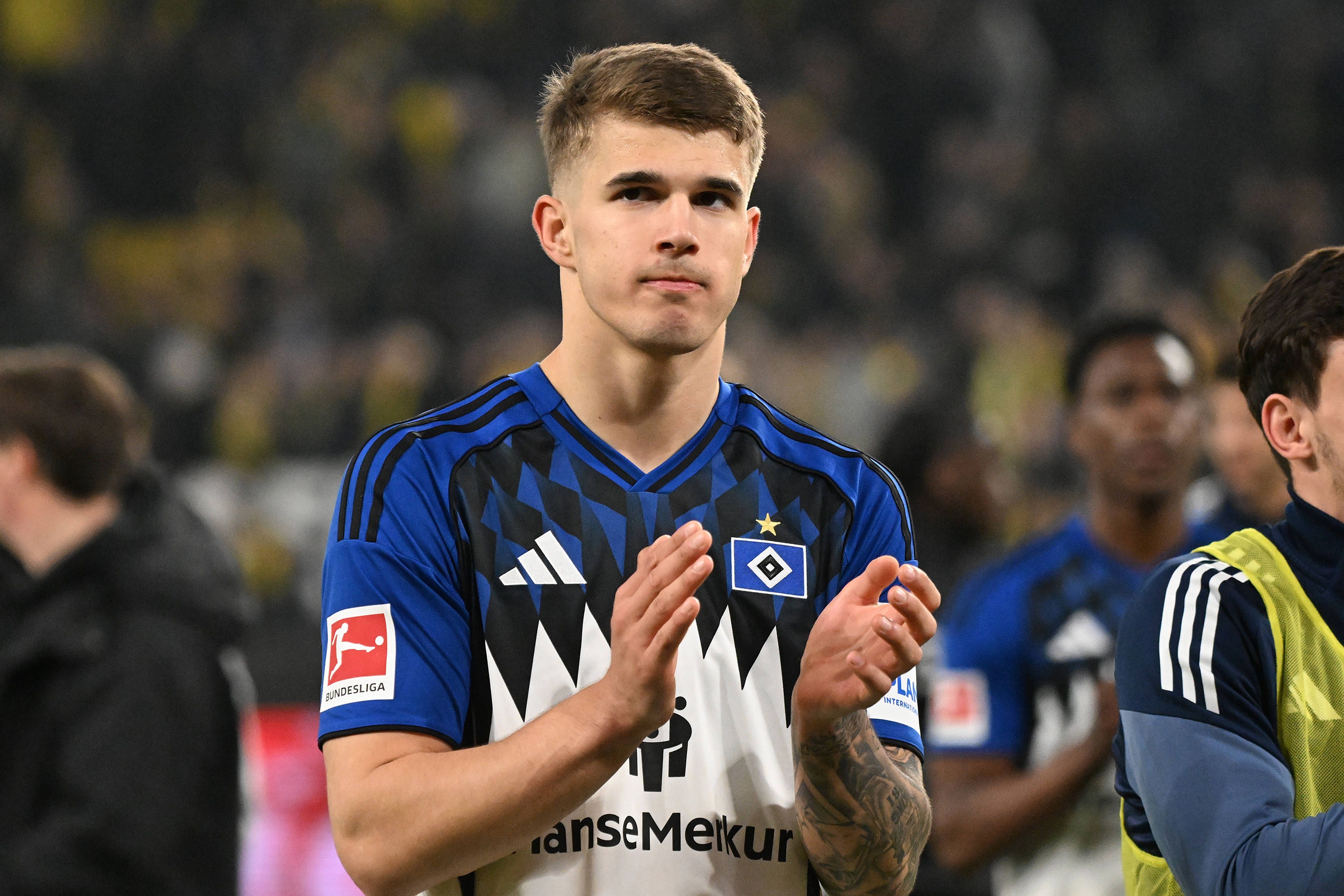 7 - Luka Vuskovic (Hamburgo) - Central de 19 anos