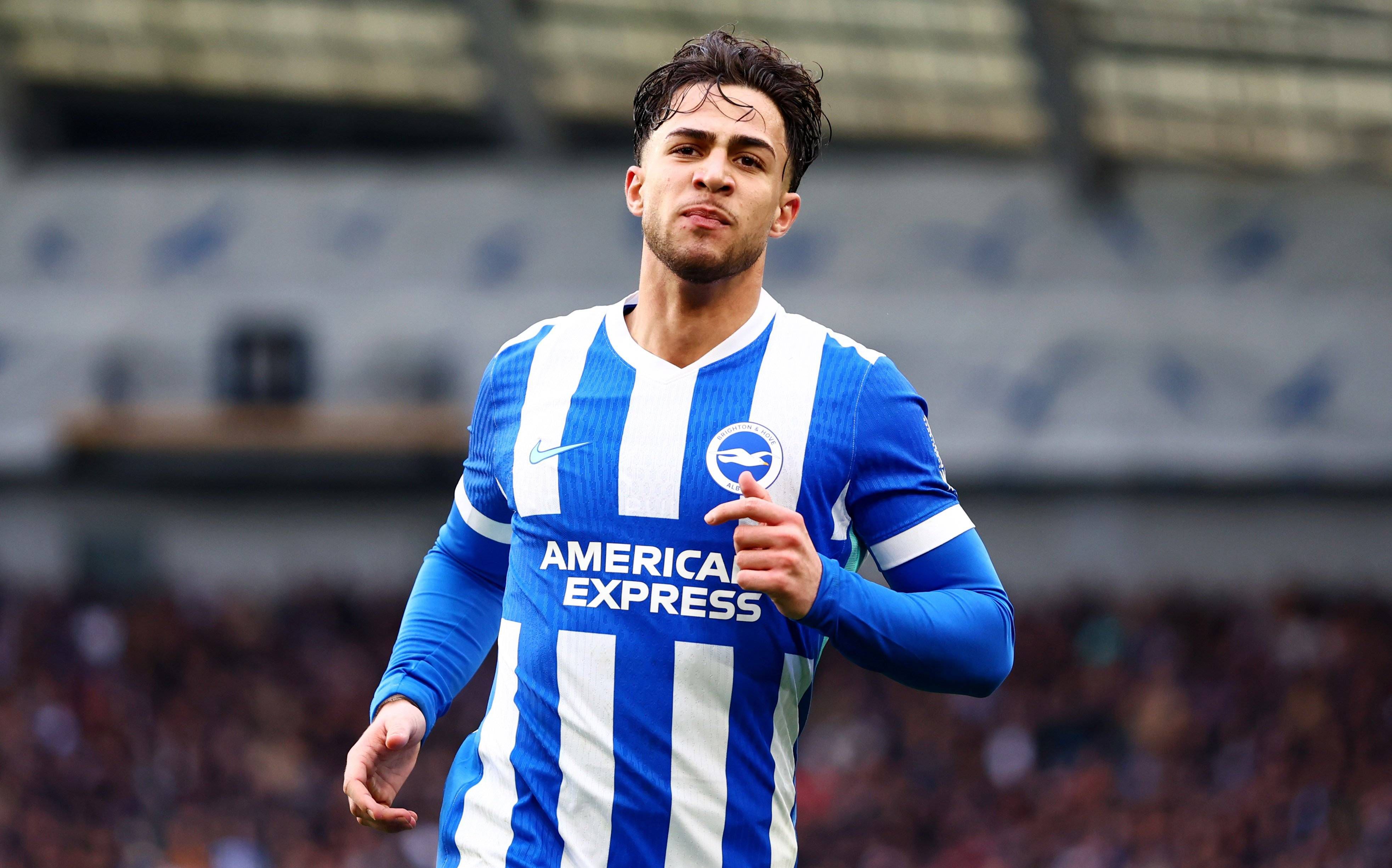 25 - Charalampos Kostoulas (Brighton) - Ponta de lança de 18 anos