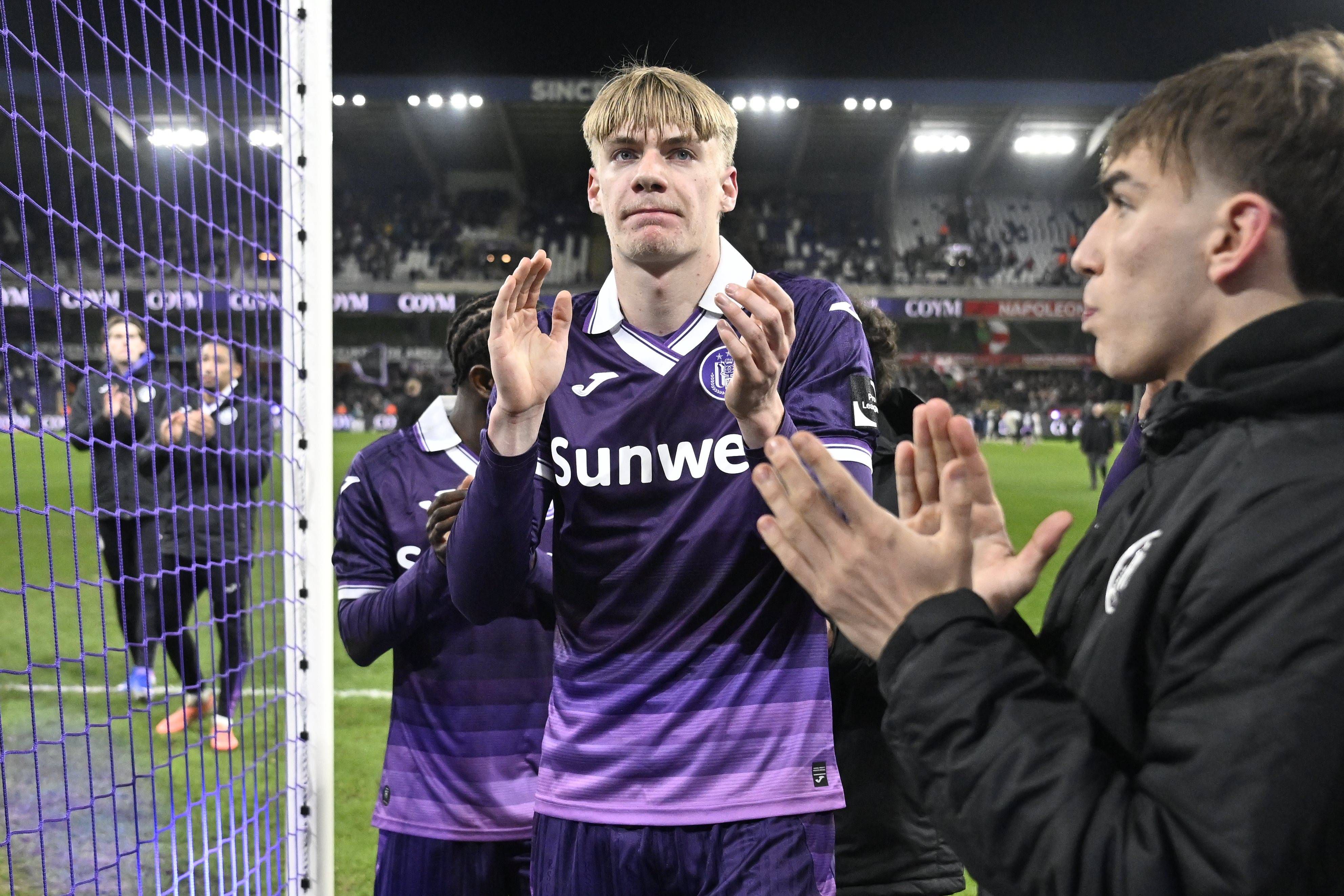 29 - Nathan de Cat (Anderlecht) - Médio de 17 anos
