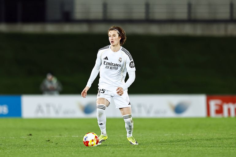 47 - Joan Martínez (Real Madrid) - Central de 18 anos